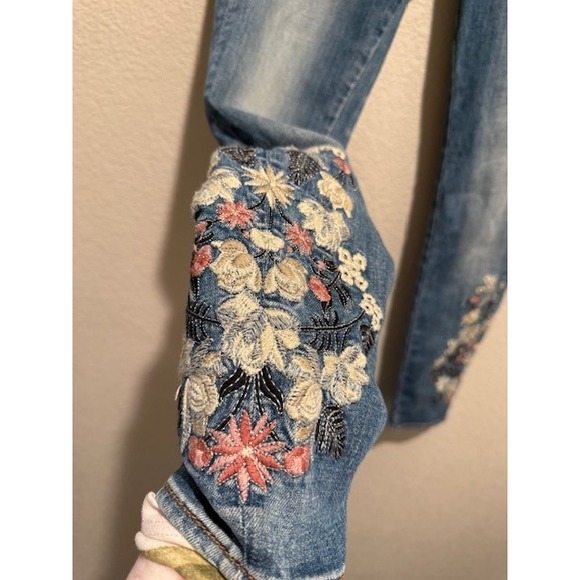 Driftwood Jackie Embroidered Floral Jeans Womens Sz 26 Slim Leg boho Denim 2143 - Picture 2 of 8
